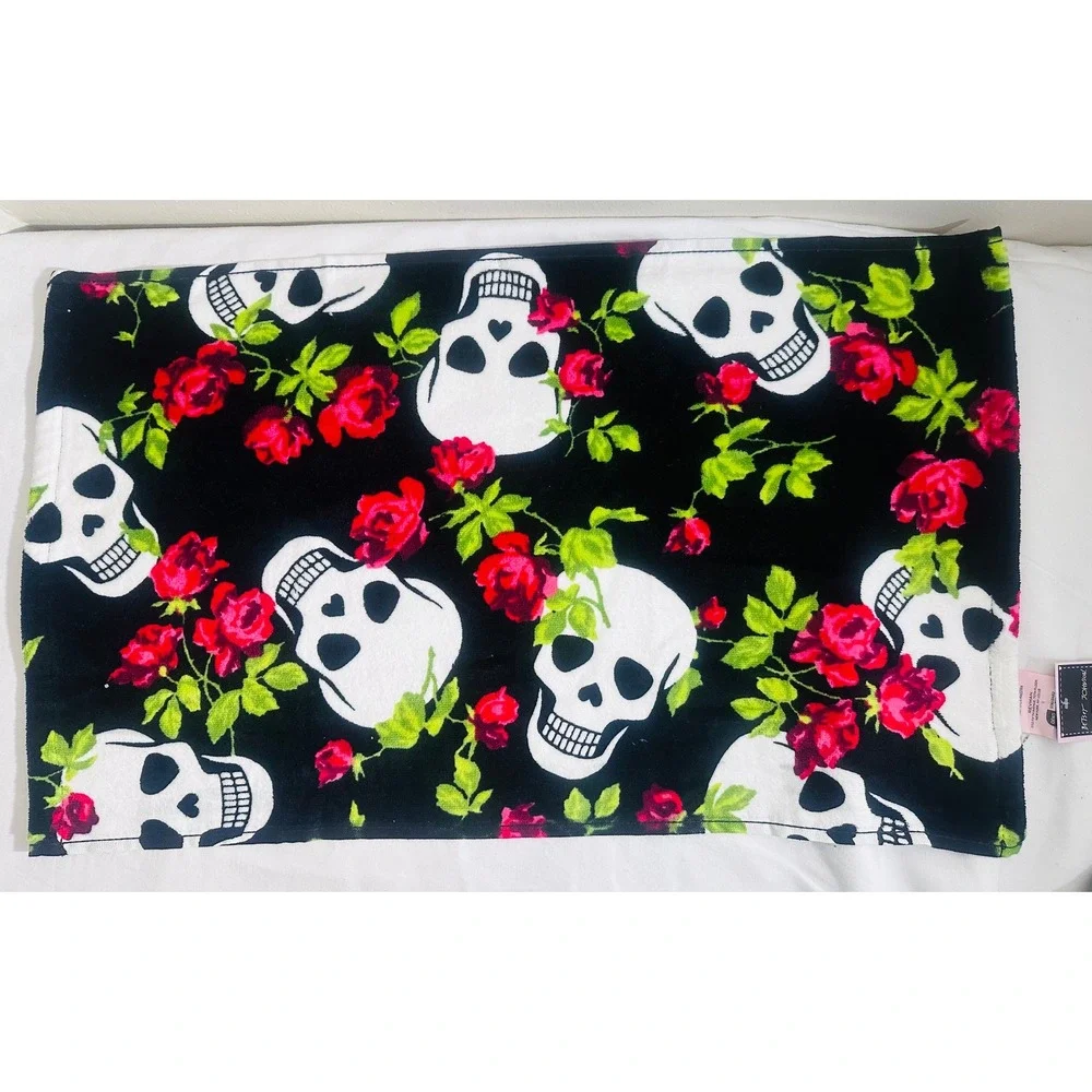 Betsey Johnson Skull Garden Rose Hand Towels Set of 2 NWT 100% Cotton Goth Punk